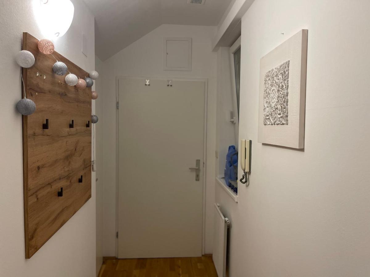 Klimatisiertes, Ruhiges Dachgeschoss Cityapartment Im Zentrum Wiens Exterior foto