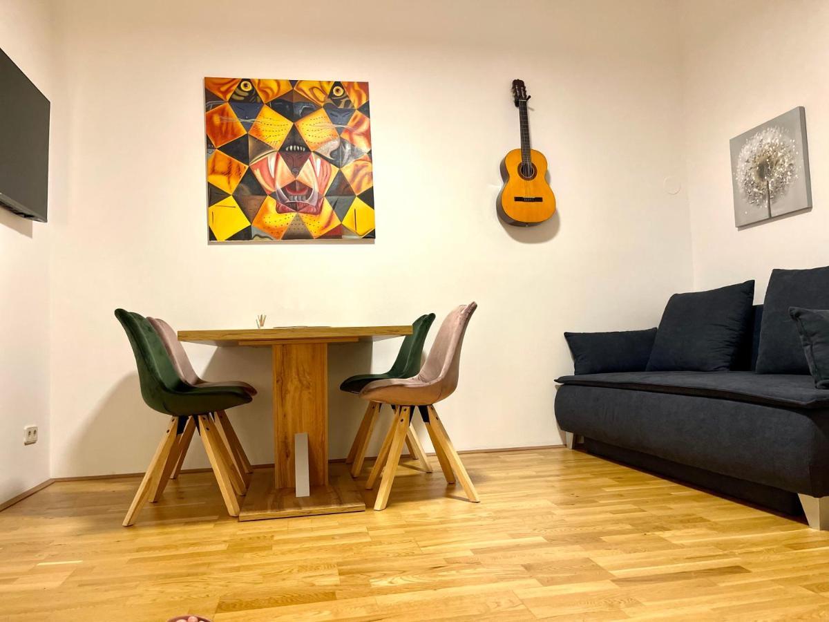 Klimatisiertes, Ruhiges Dachgeschoss Cityapartment Im Zentrum Wiens Exterior foto