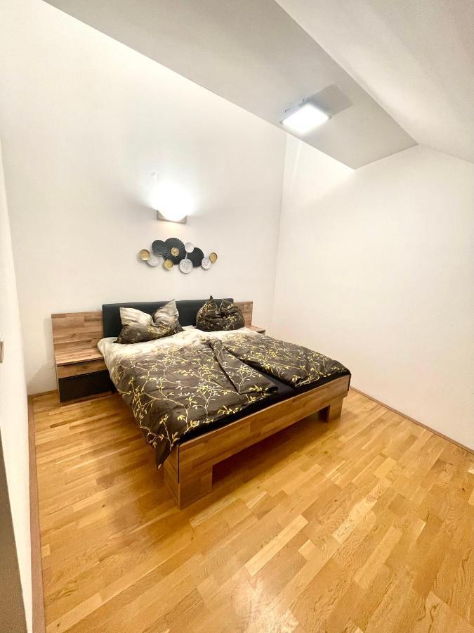 Klimatisiertes, Ruhiges Dachgeschoss Cityapartment Im Zentrum Wiens Exterior foto