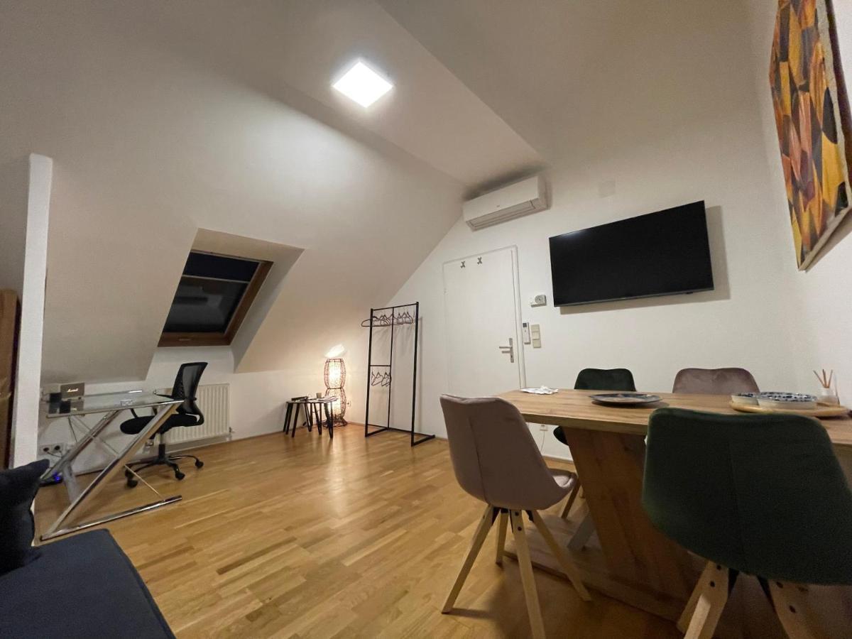 Klimatisiertes, Ruhiges Dachgeschoss Cityapartment Im Zentrum Wiens Exterior foto