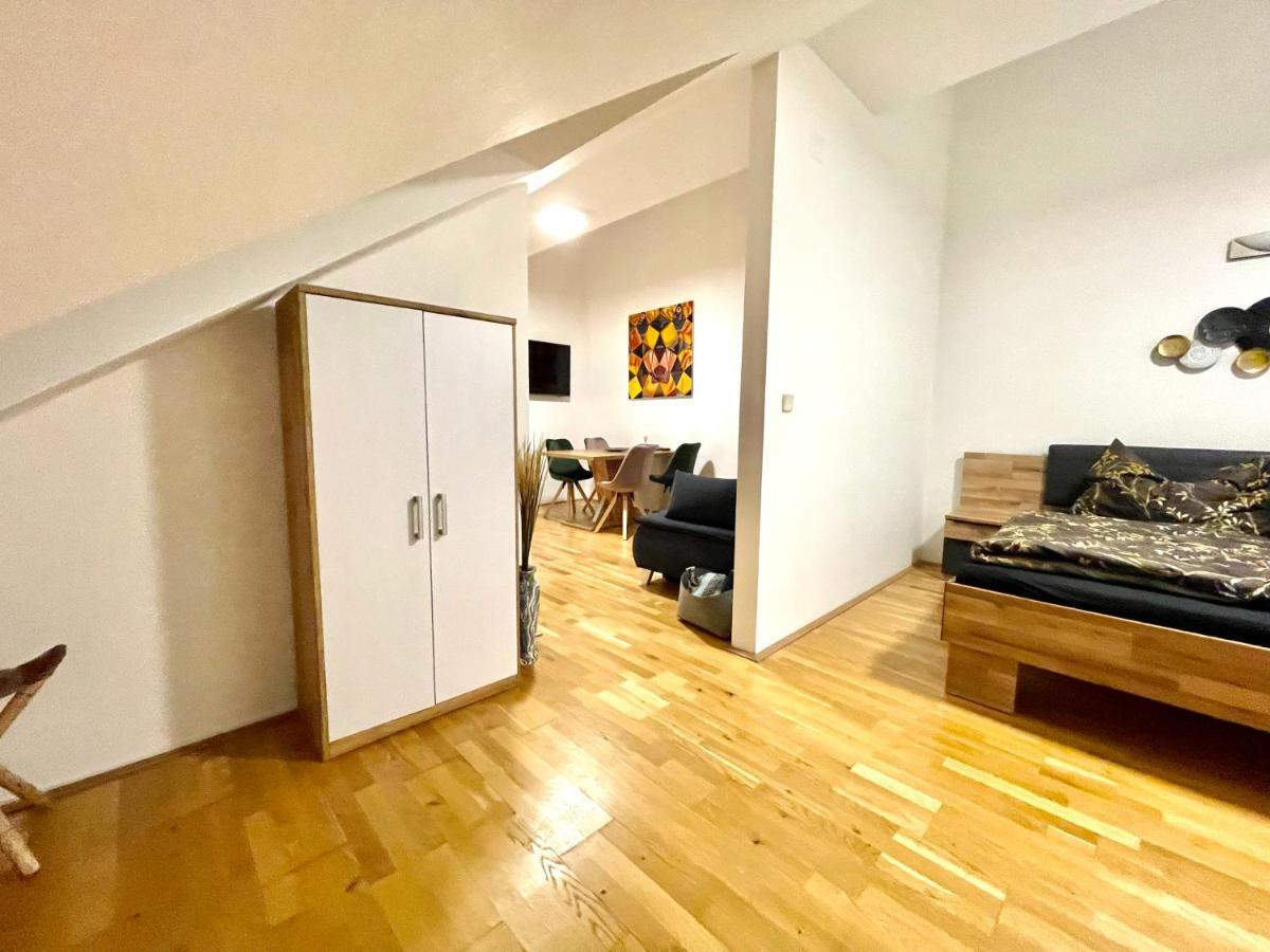 Klimatisiertes, Ruhiges Dachgeschoss Cityapartment Im Zentrum Wiens Exterior foto